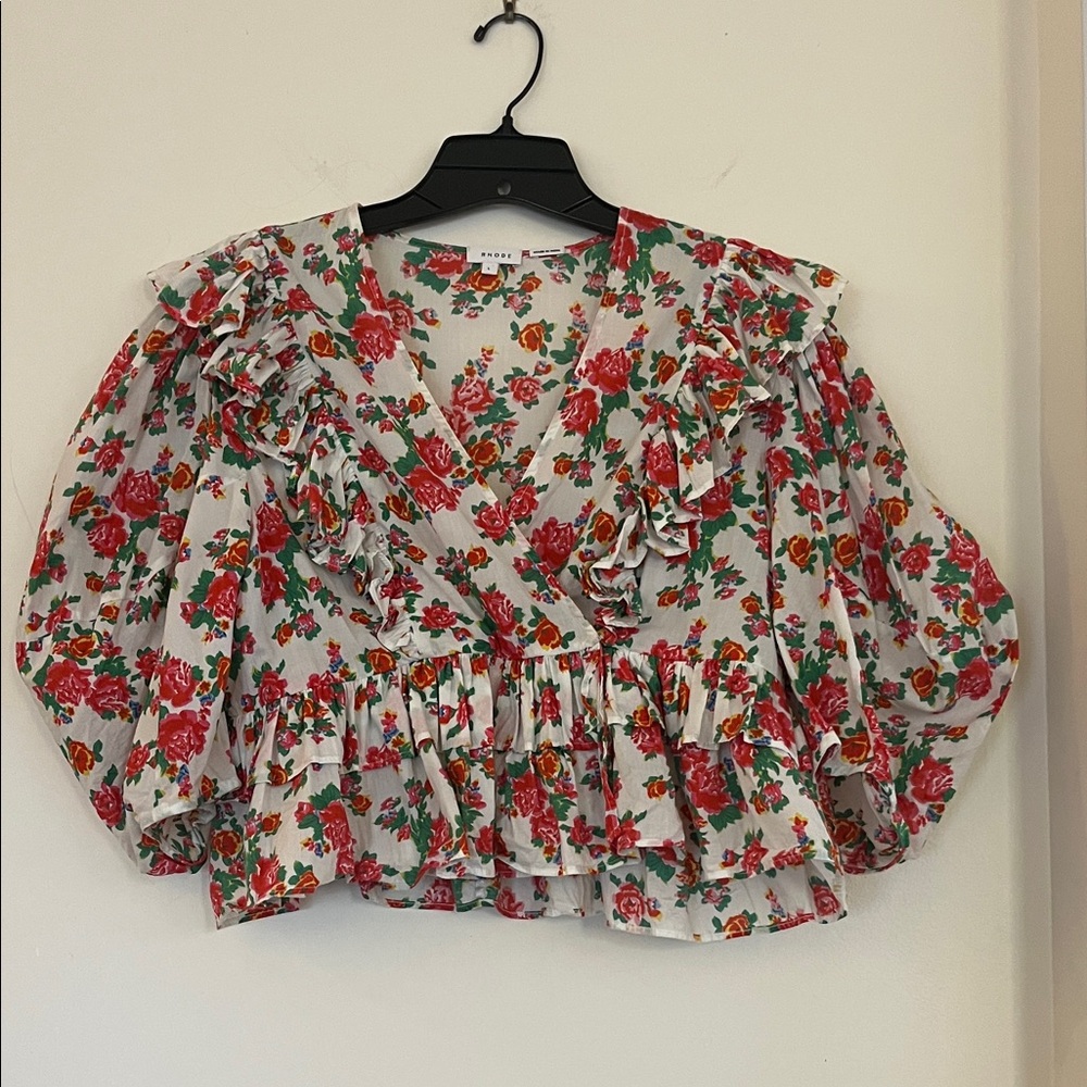 🌺✨ Floral Ruffle Wrap Blouse – Cream Red & Green Print– Size Large ✨🌺